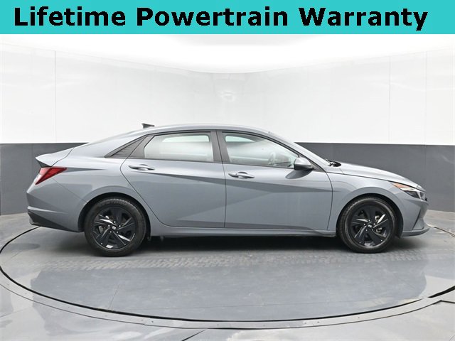 Used 2022 Hyundai Elantra SEL image 3