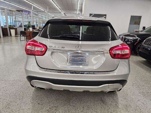 Used 2018 Mercedes-Benz GLA 250 4MATIC w/ Premium Package image 5