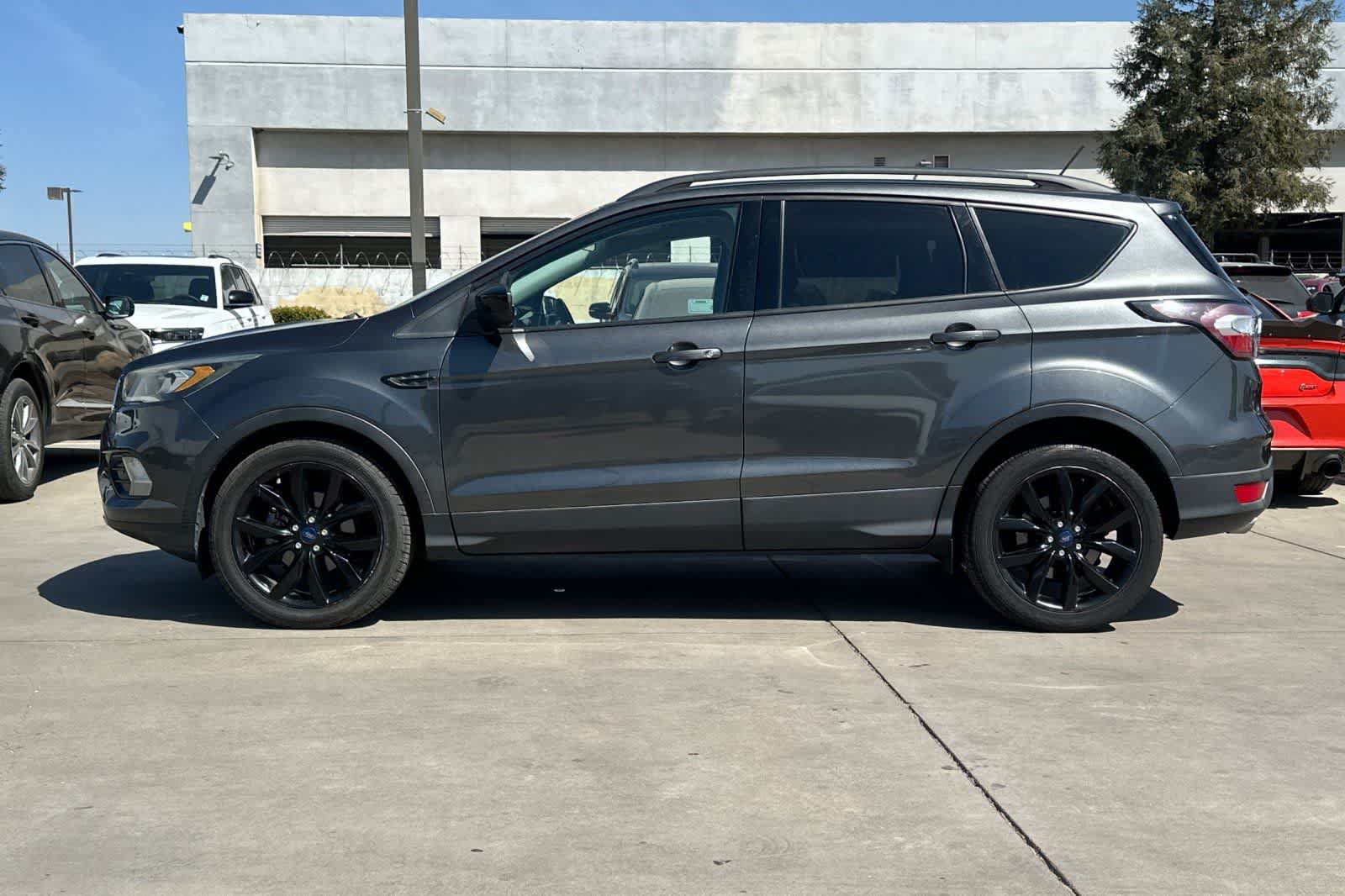 Used 2018 Ford Escape SE w/ SE Sport Appearance Package FWD image 6