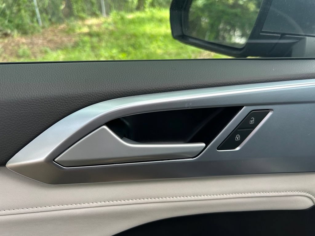 New 2026 Volkswagen Taos SE FWD image 43