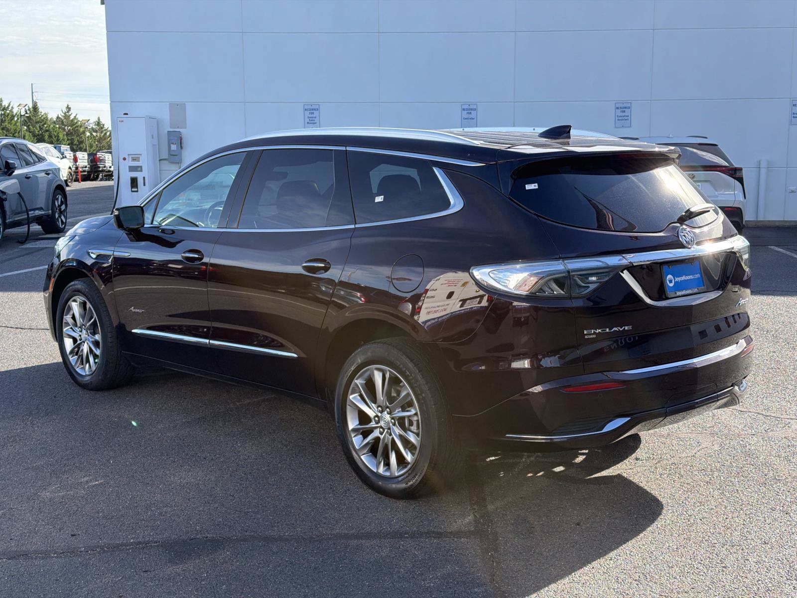 Used 2022 Buick Enclave Avenir w/ Avenir Technology Package AWD/4WD image 3