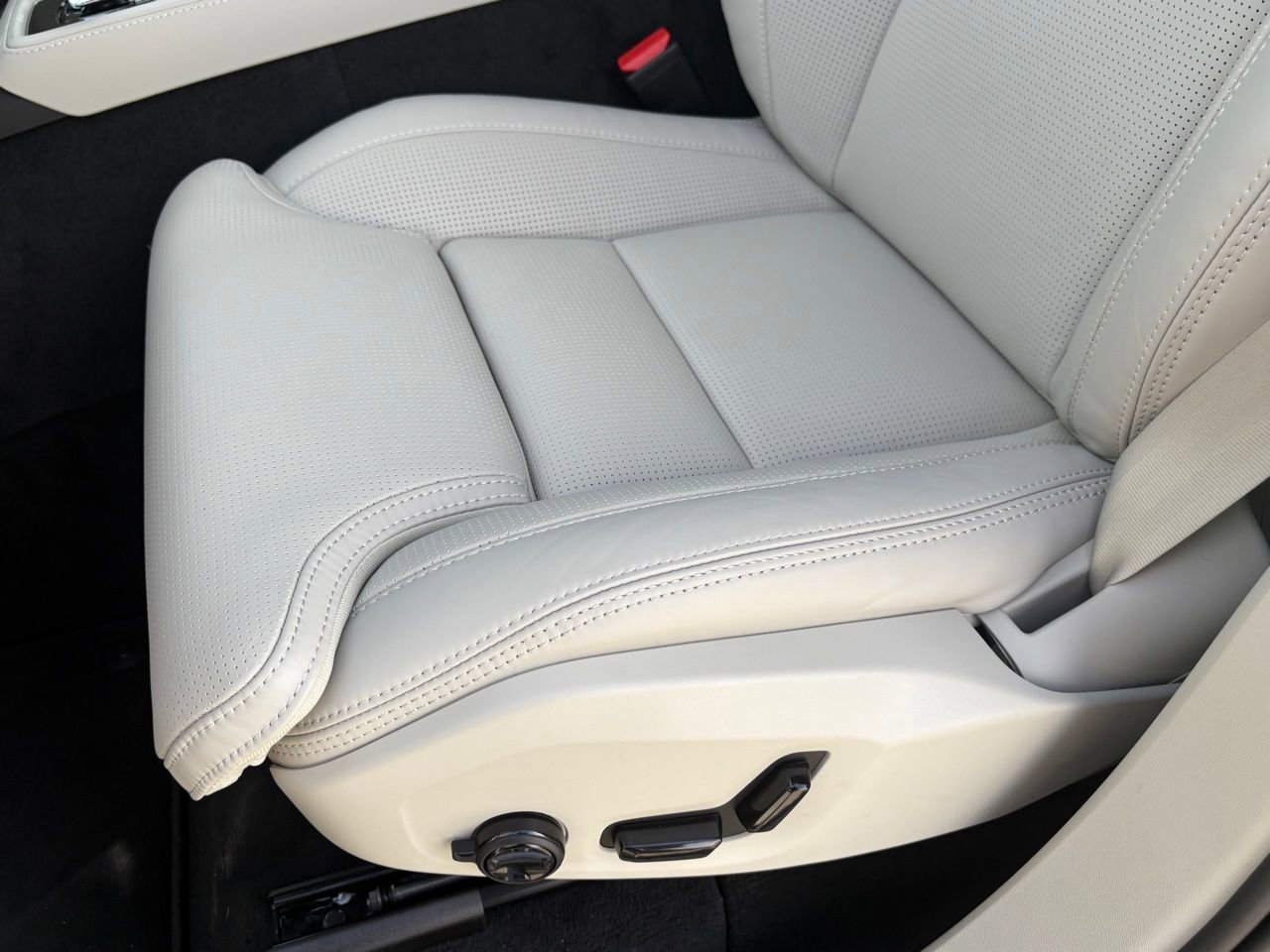 New 2026 Volvo XC90 B6 Ultra w/ Protection Package Premier AWD/4WD image 20