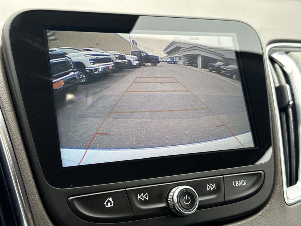 Used 2018 Chevrolet Malibu LT w/ Driver Confidence Package FWD image 13