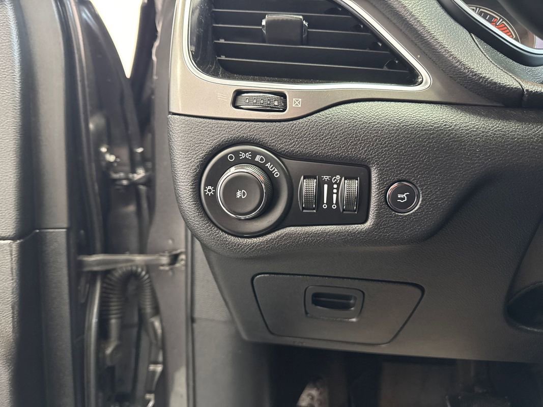 Used 2020 Jeep Cherokee Limited w/ Mopar Interior Package image 11