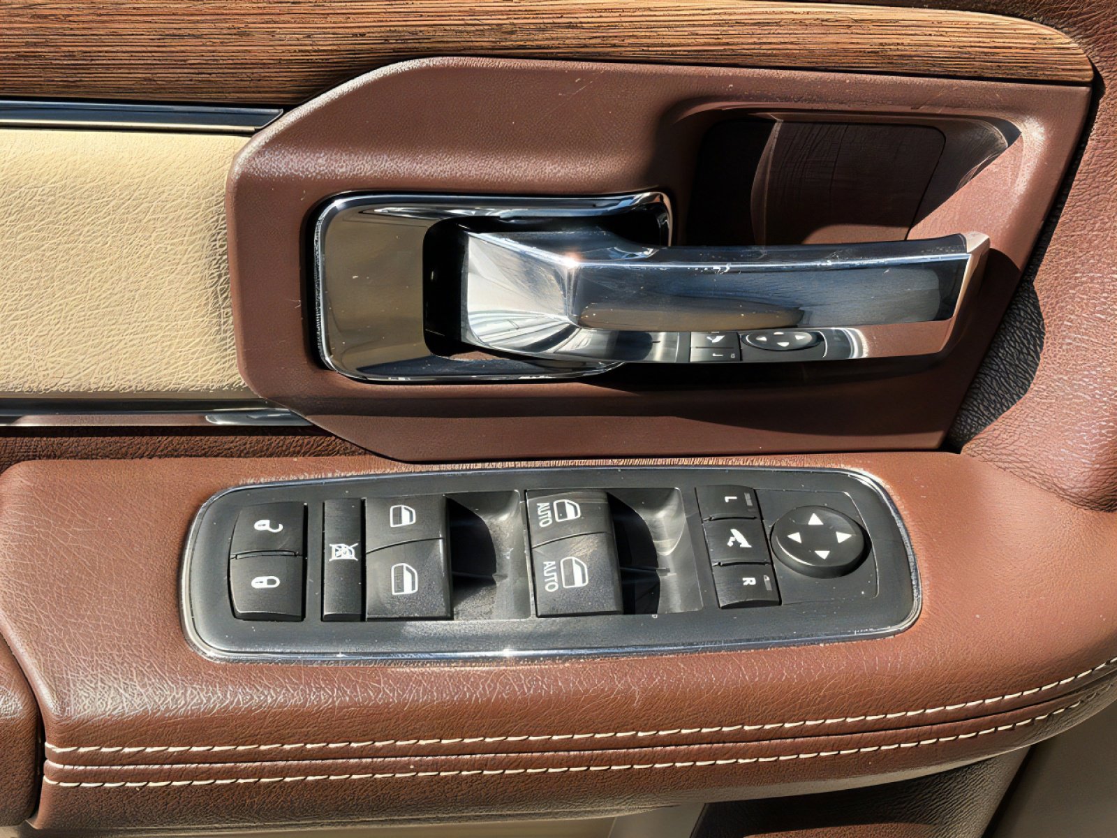 Used 2017 RAM 1500 Laramie w/ Convenience Group image 16