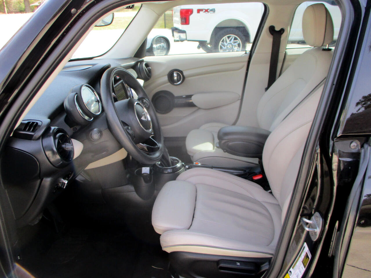 Used 2017 MINI Cooper 4-Door Hardtop image 14