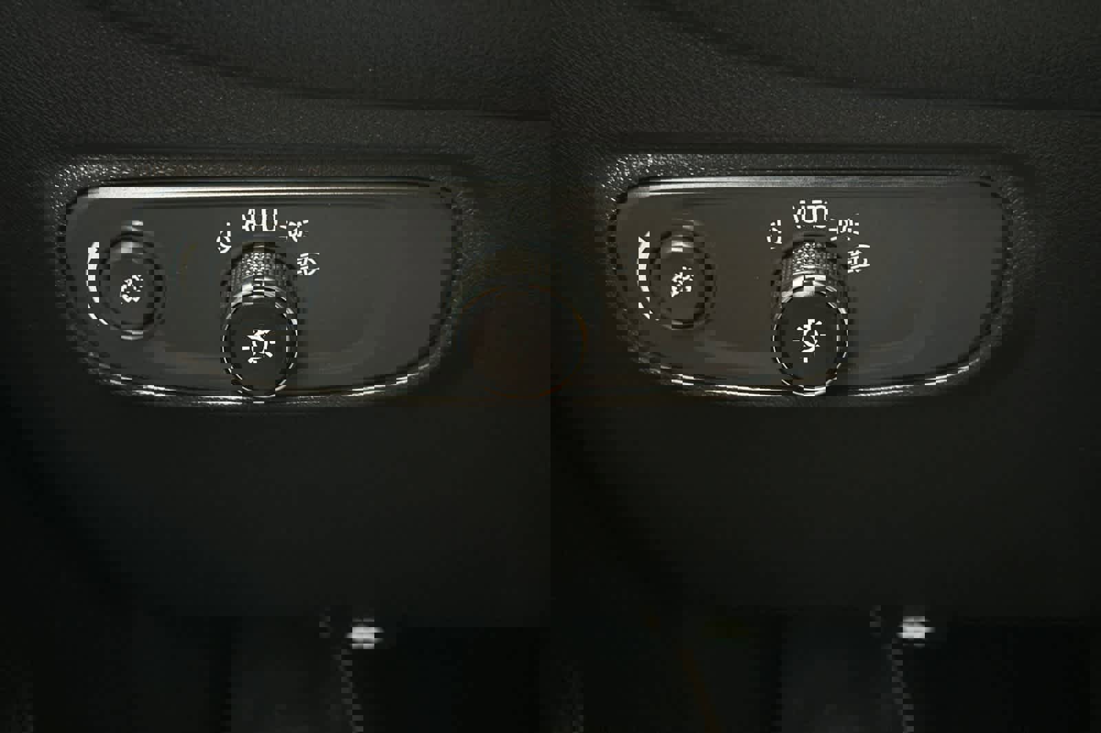 Used 2023 Chevrolet Equinox LT image 33