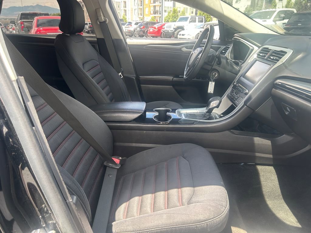Used 2016 Ford Fusion SE FWD image 32