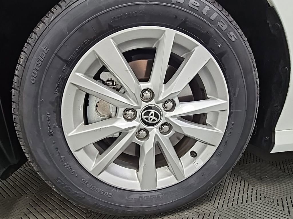 Used 2025 Toyota Camry LE FWD image 40