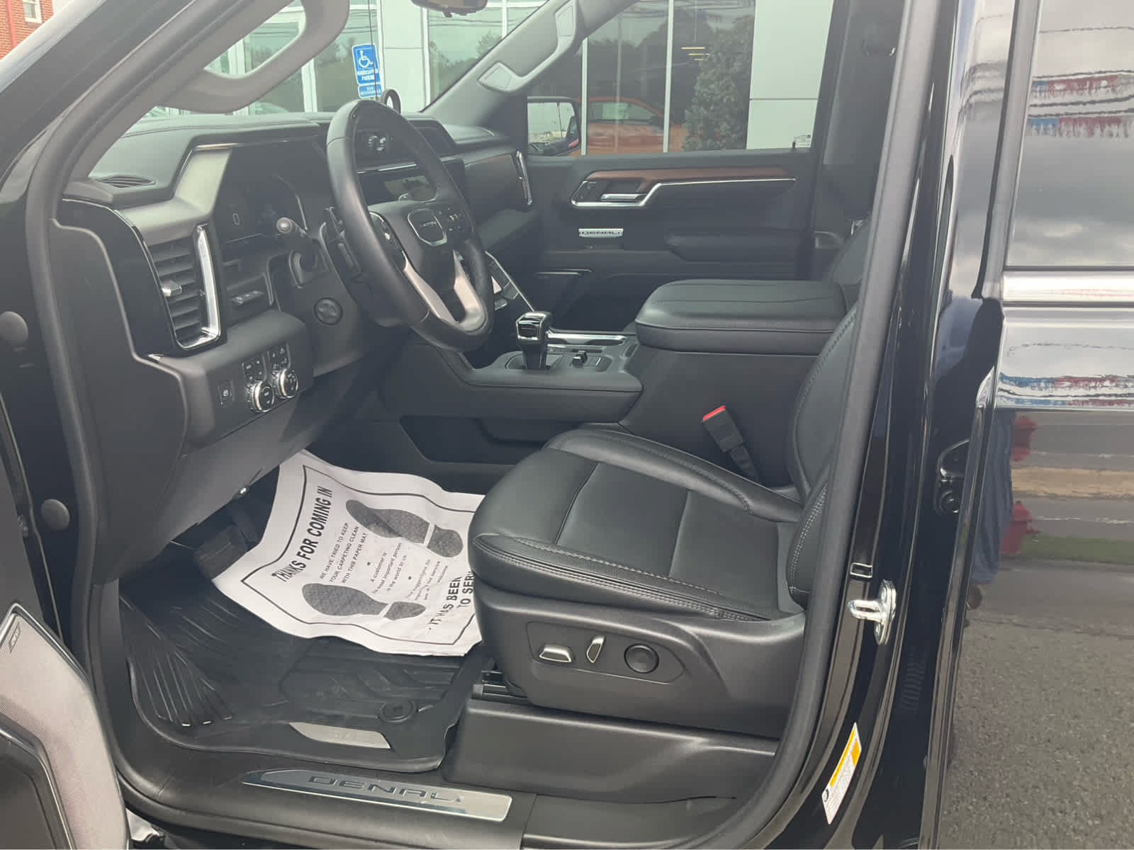 Used 2023 GMC Sierra 1500 Denali AWD/4WD image 5