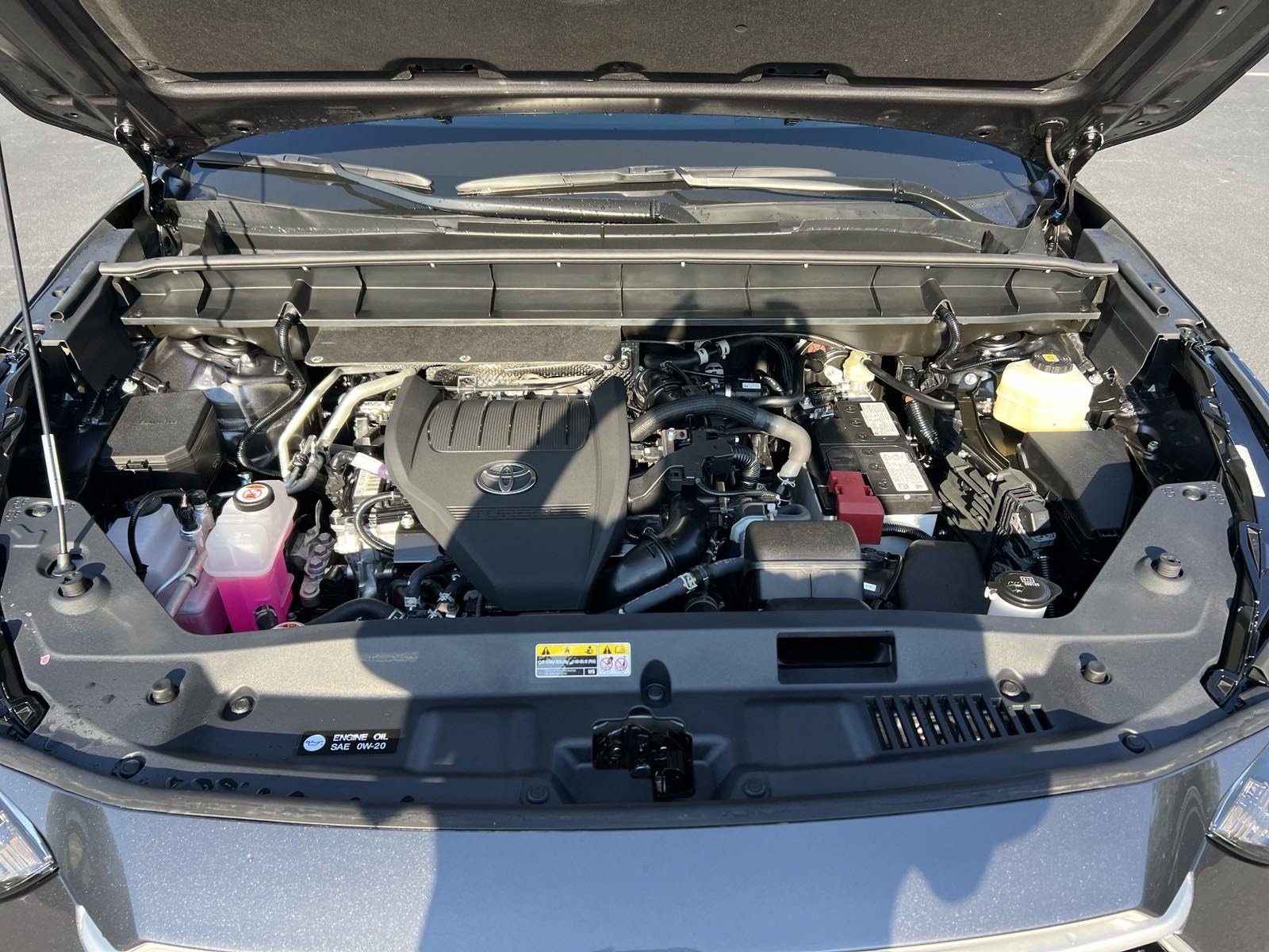 New 2024 Toyota Highlander LE FWD image 39