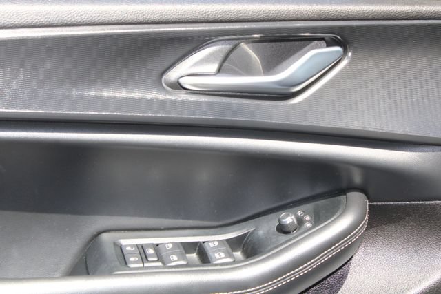 Used 2025 Jeep Grand Cherokee Altitude RWD image 13