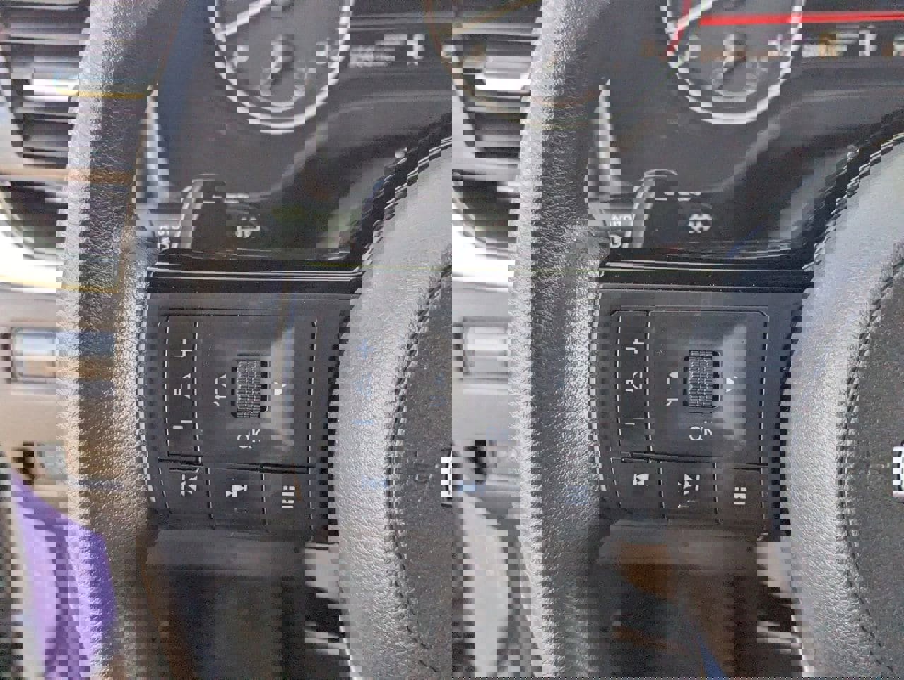 Certified 2023 Nissan Rogue SV image 24