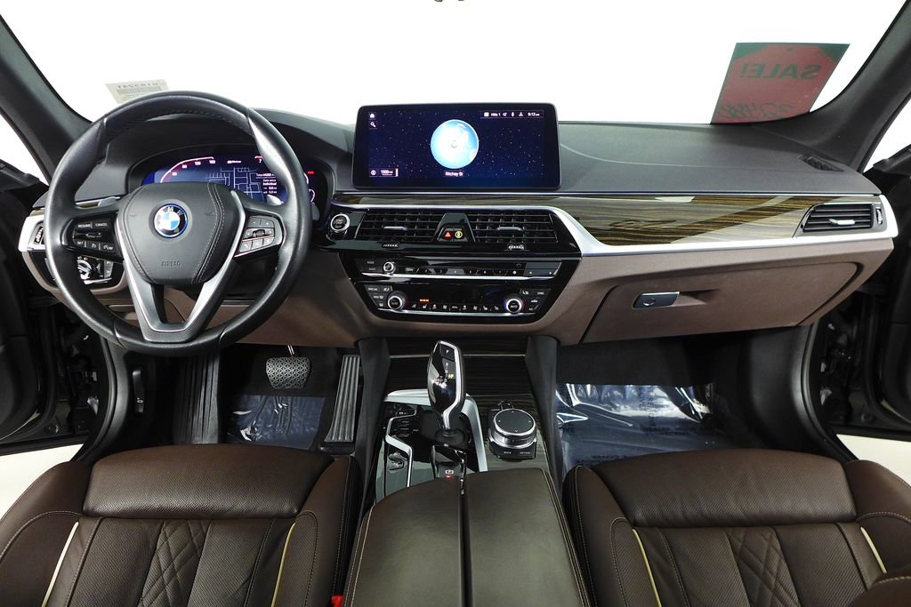 Certified 2023 BMW 530e w/ Premium Package image 24