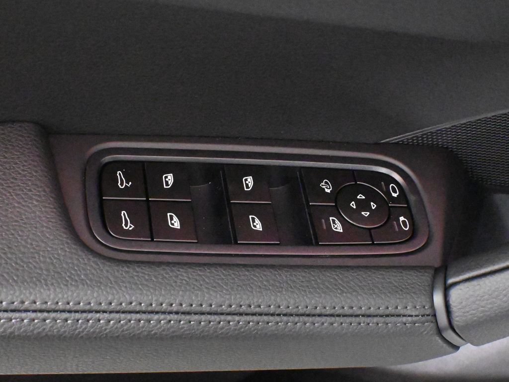 Used 2026 Porsche Cayenne AWD/4WD image 31