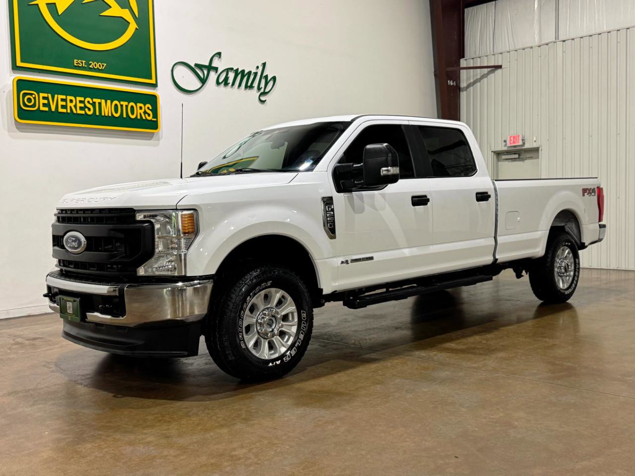 Used 2022 Ford F250 XL w/ Power Equipment Group AWD/4WD image 3