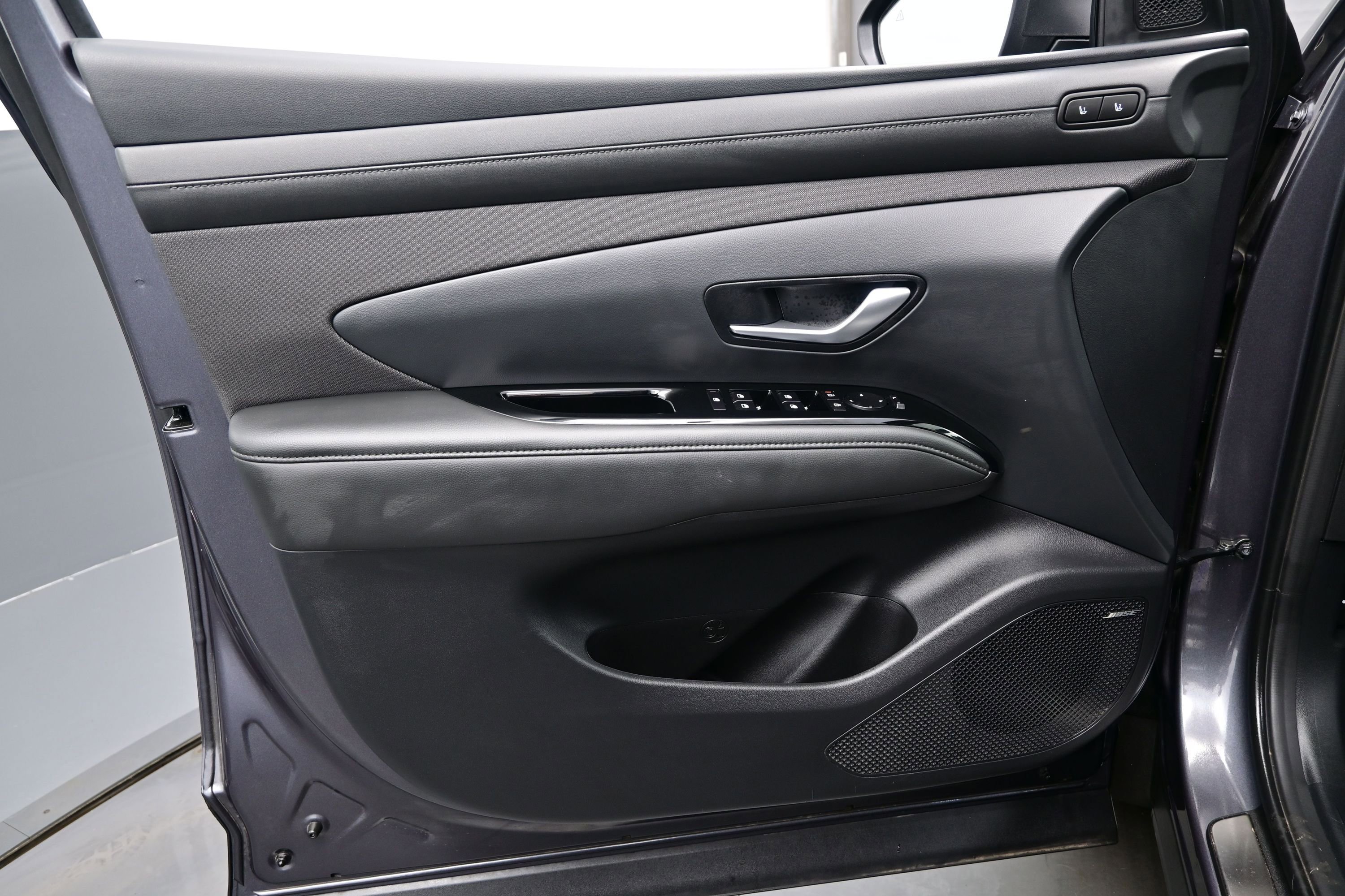 Certified 2025 Hyundai Tucson Limited AWD/4WD image 9