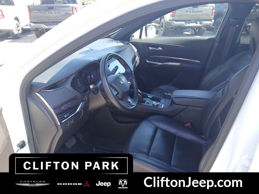 Used 2022 Cadillac XT4 Luxury w/ Cold Weather Package image 10