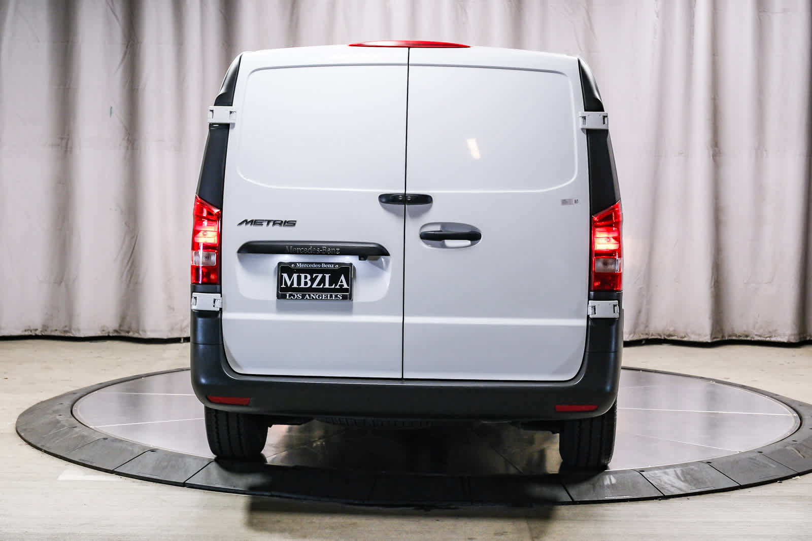 Used 2022 Mercedes-Benz Metris image 3
