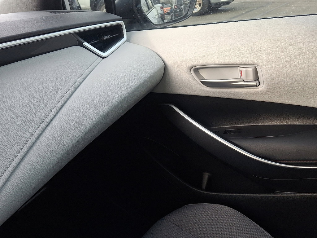 Used 2024 Toyota Corolla SE image 29