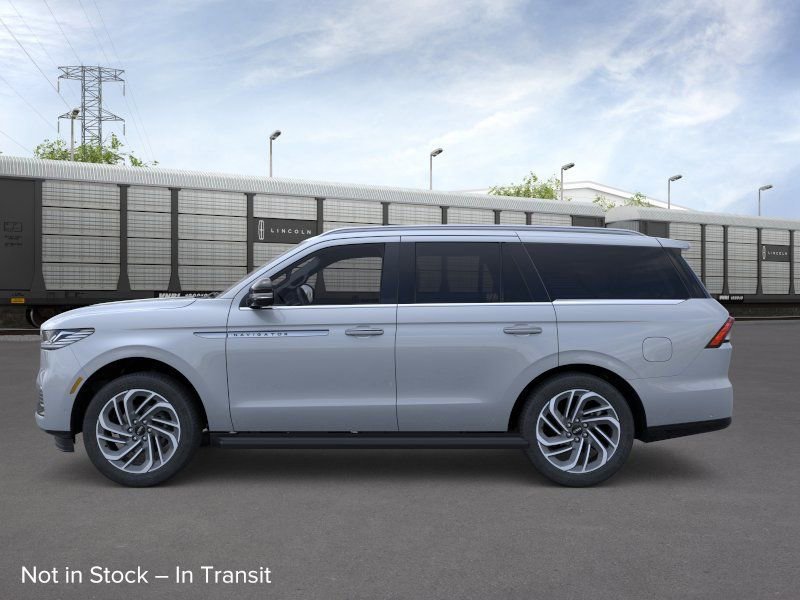 New 2026 Lincoln Navigator Premiere image 3