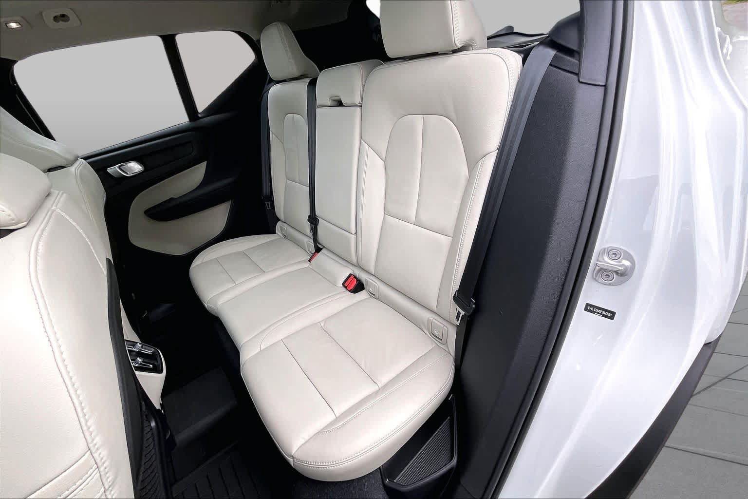 Used 2023 Volvo XC40 B5 Plus AWD/4WD image 21