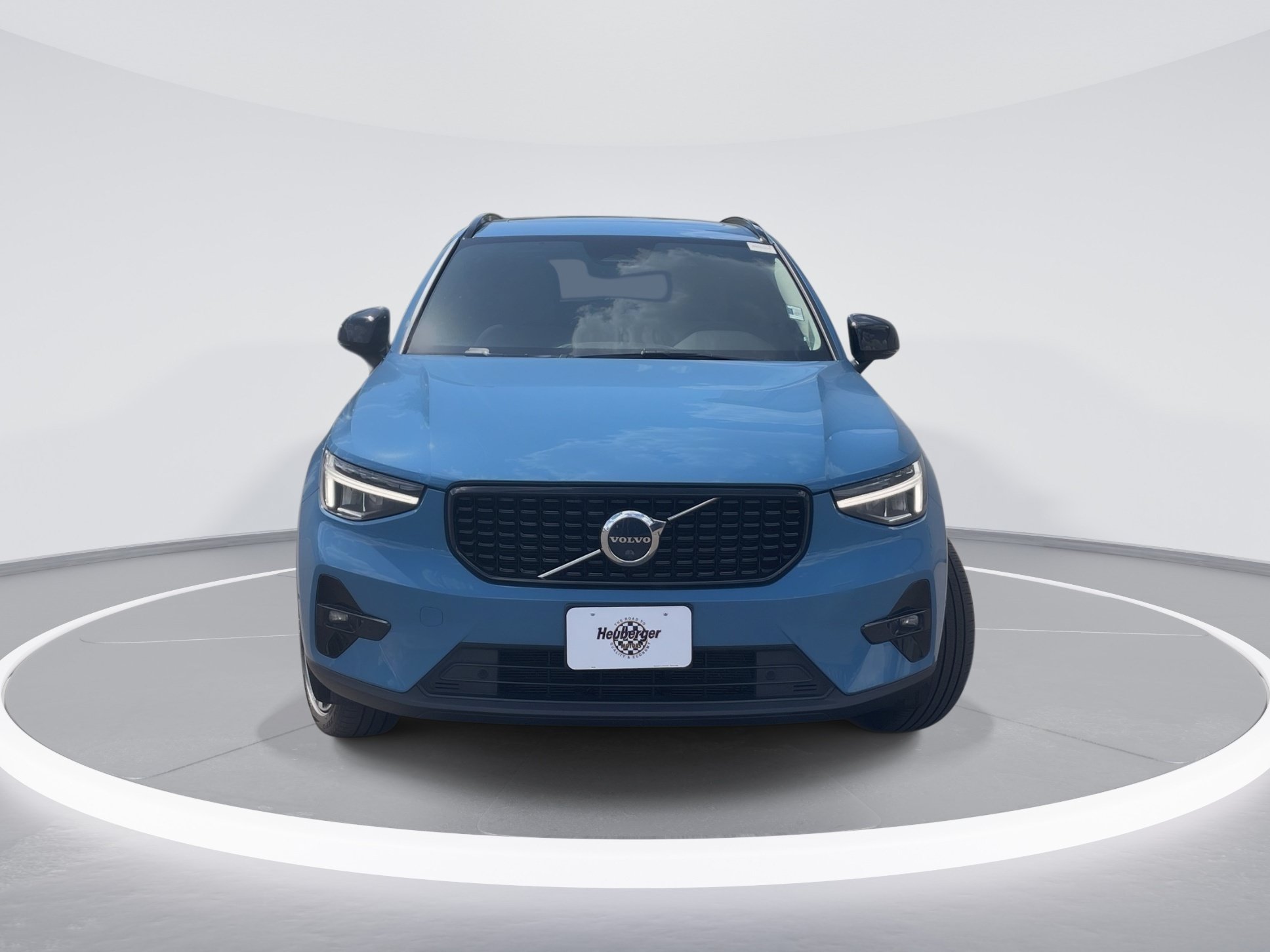 Used 2023 Volvo XC40 B5 Ultimate w/ Protection Package Premier AWD/4WD image 2