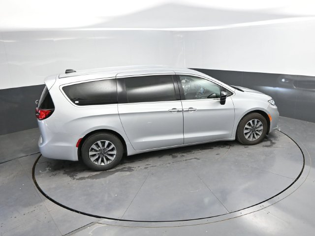Used 2024 Chrysler Pacifica Limited FWD image 36