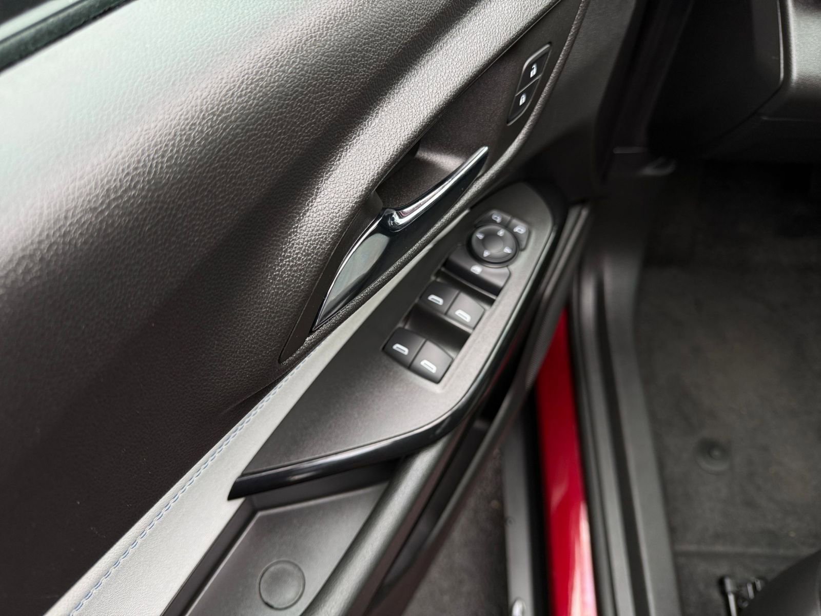 Used 2025 Chevrolet Trax LT w/ LT Convenience Package image 20