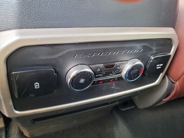 Used 2024 Ford Expedition Limited AWD/4WD image 12