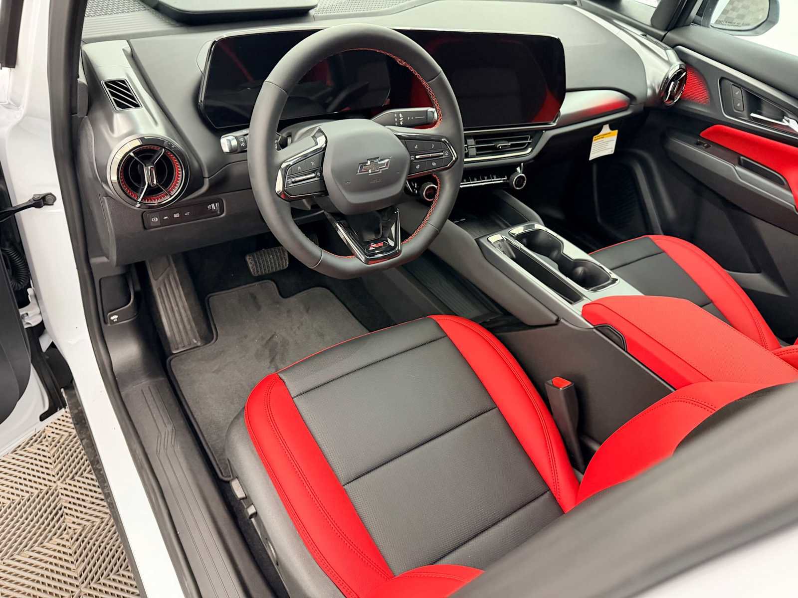 New 2026 Chevrolet Equinox EV RS image 2