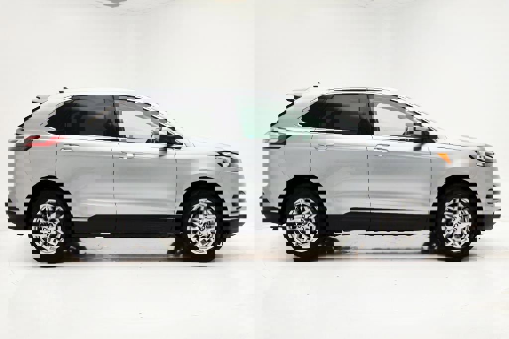 Used 2024 Ford Edge SEL image 3