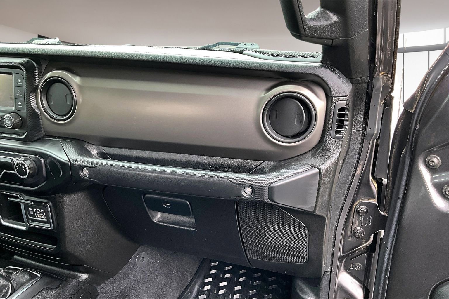 Used 2020 Jeep Gladiator Sport image 26