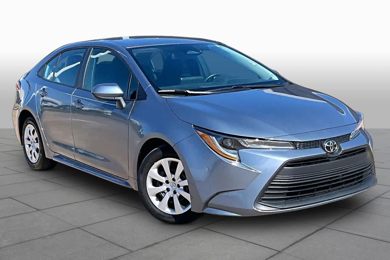 Used 2026 Toyota Corolla LE FWD image 3