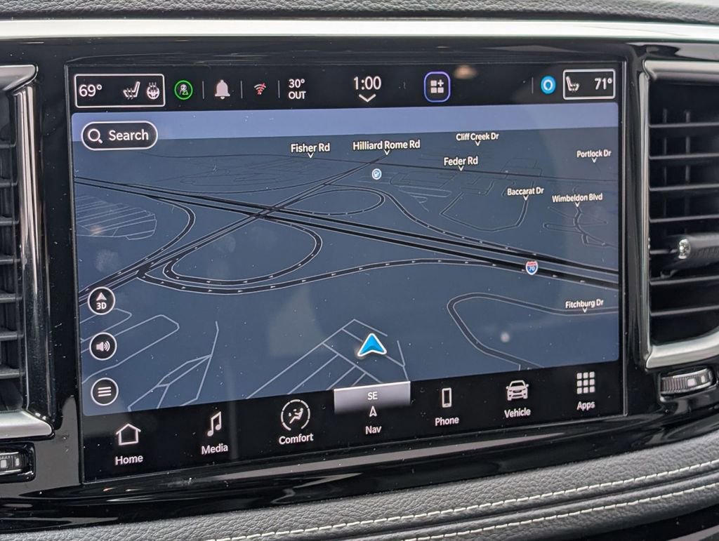 Used 2023 Chrysler Pacifica Touring-L image 4