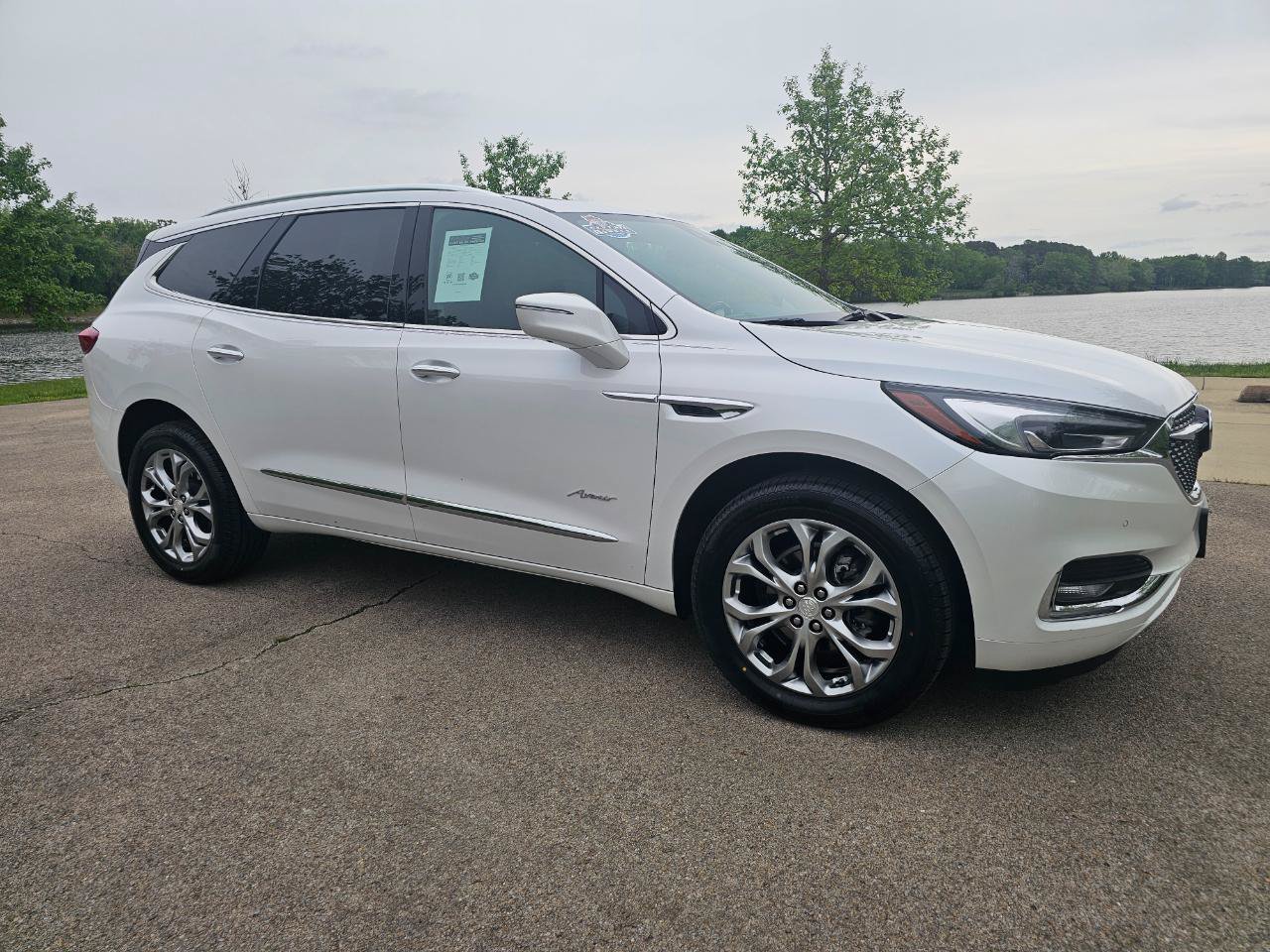 Used 2021 Buick Enclave Avenir w/ Avenir Technology Package AWD/4WD image 3