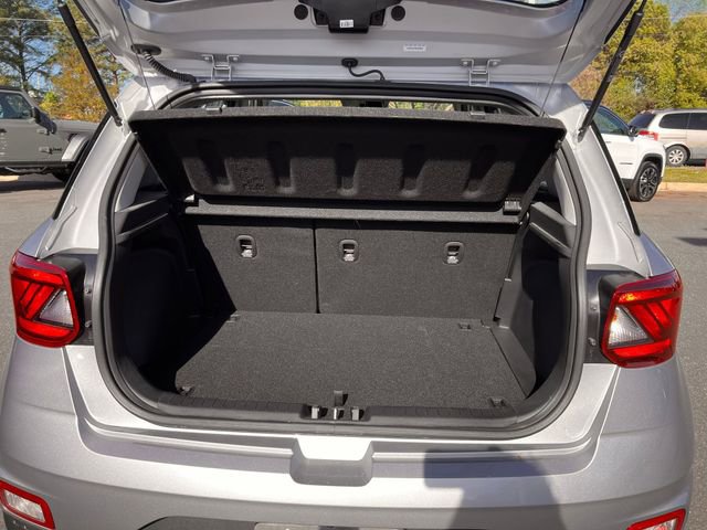 Used 2025 Hyundai Venue SEL image 29