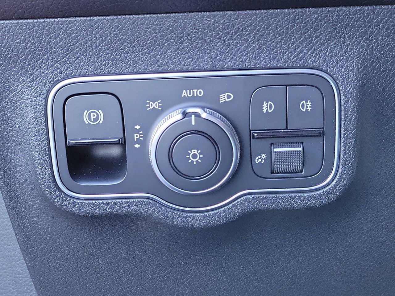 Certified 2022 Mercedes-Benz GLB 250 image 25