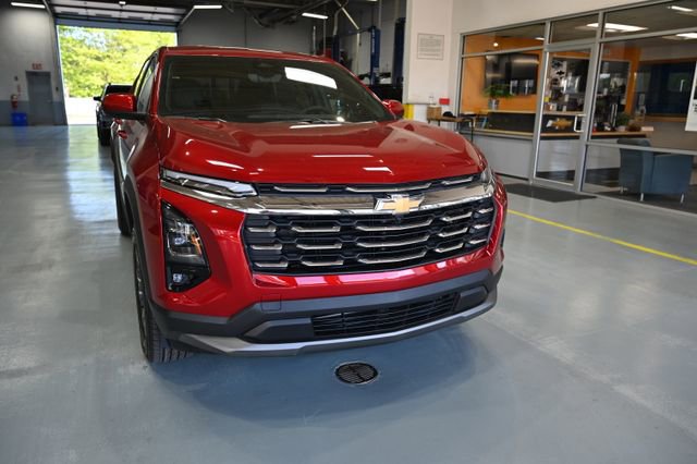 New 2026 Chevrolet Equinox LT w/ Convenience Package II FWD image 3
