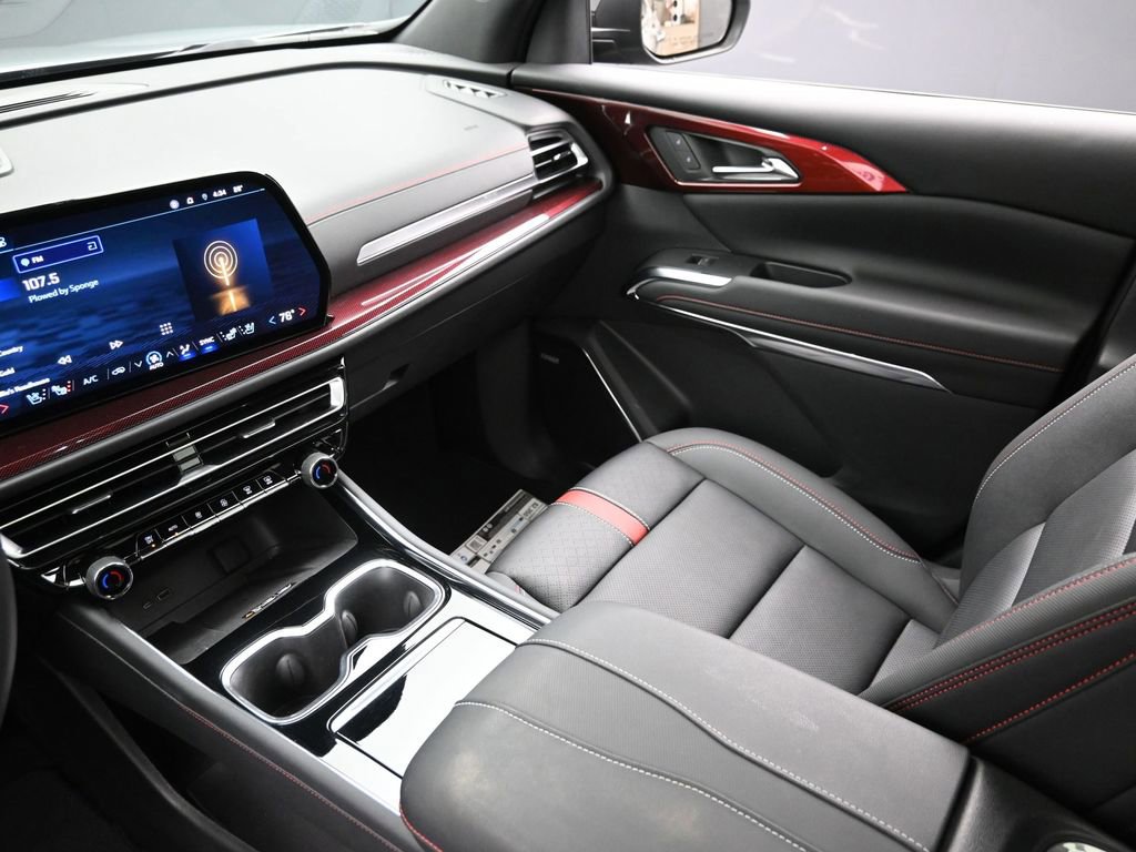 Used 2024 Chevrolet Traverse RS image 22