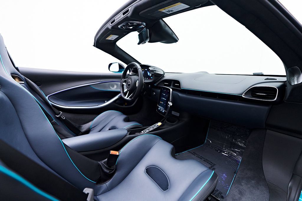 Used 2025 McLaren Artura Spider RWD image 18