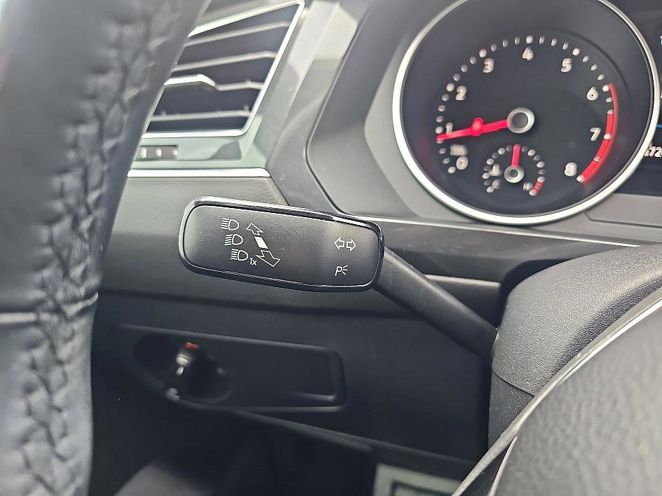 Used 2018 Volkswagen Tiguan SE image 18