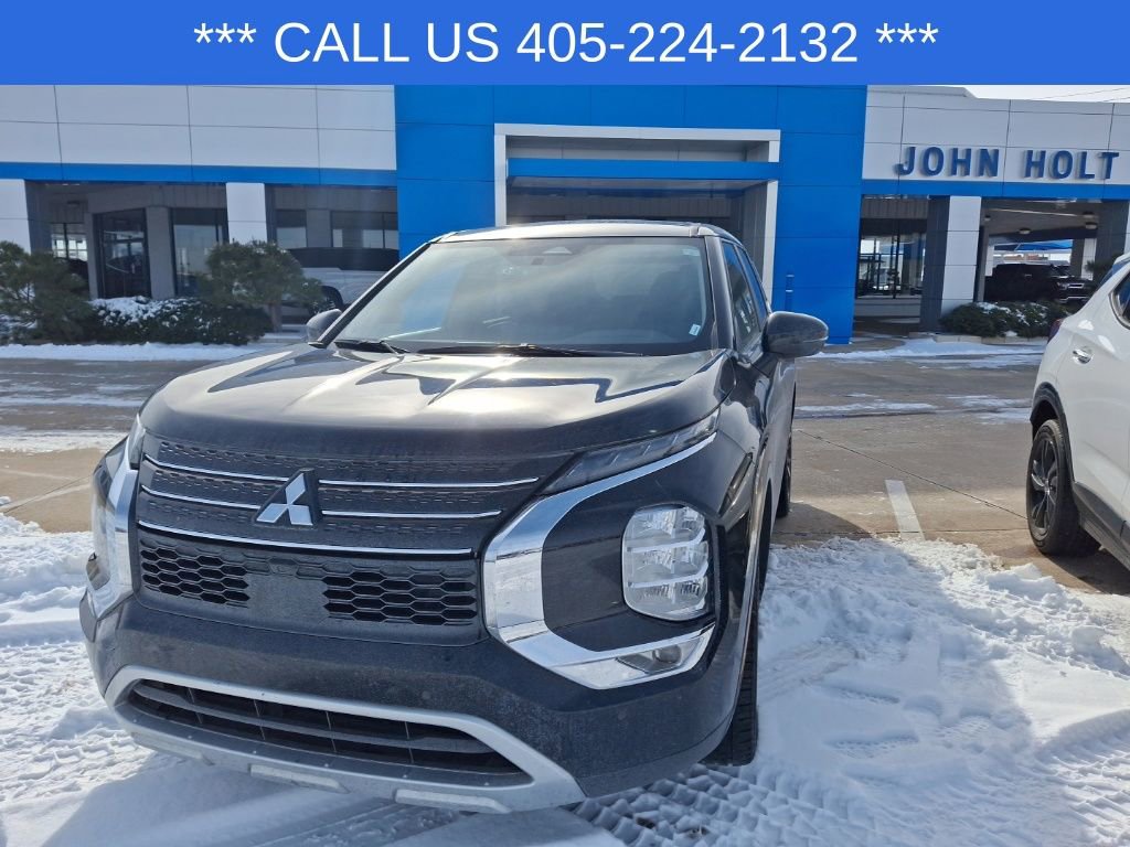 Used 2024 Mitsubishi Outlander SE Black Edition image 7