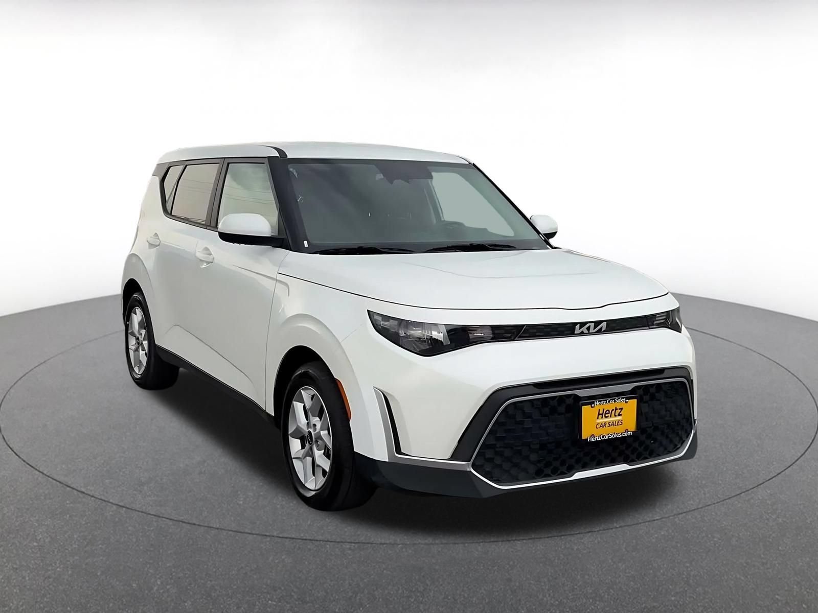 Used 2025 Kia Soul LX w/ LX Technology Package FWD image 3