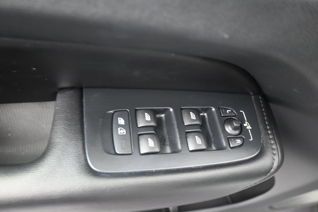 Certified 2024 Volvo XC60 B5 Plus AWD/4WD image 11