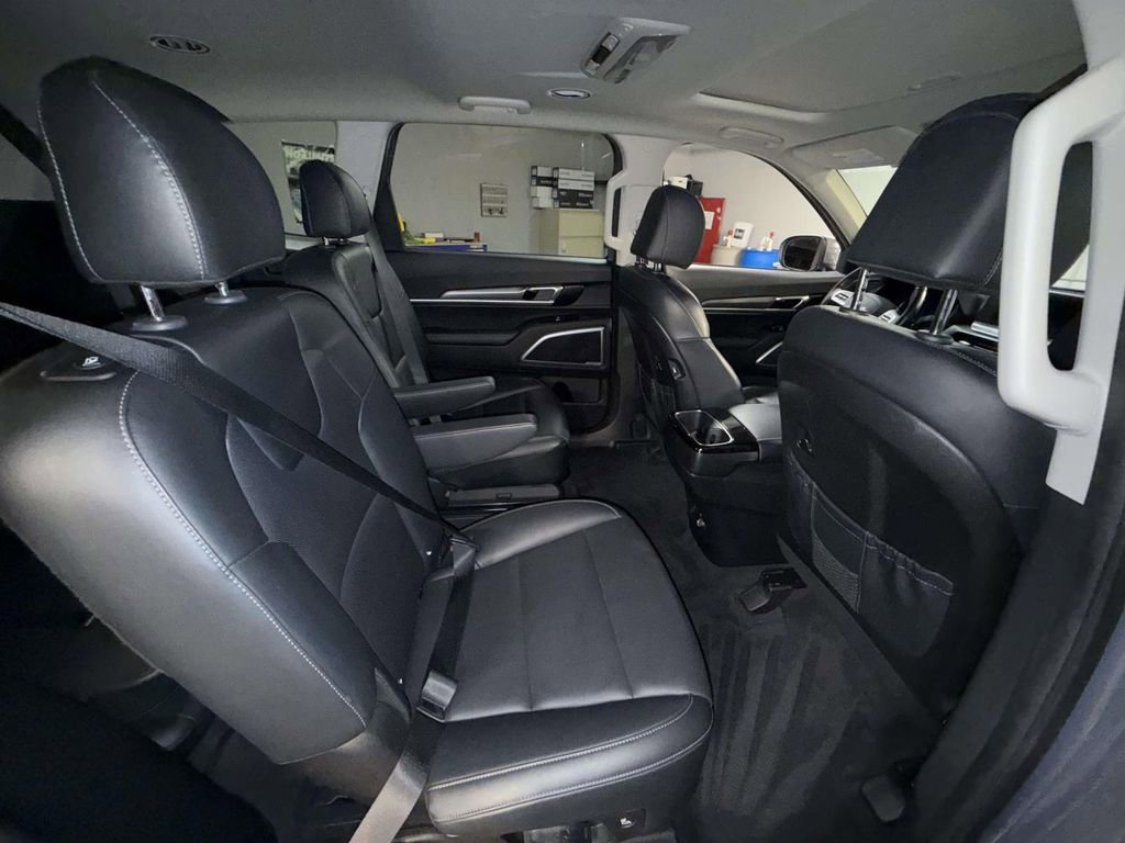 Used 2022 Kia Telluride S image 16