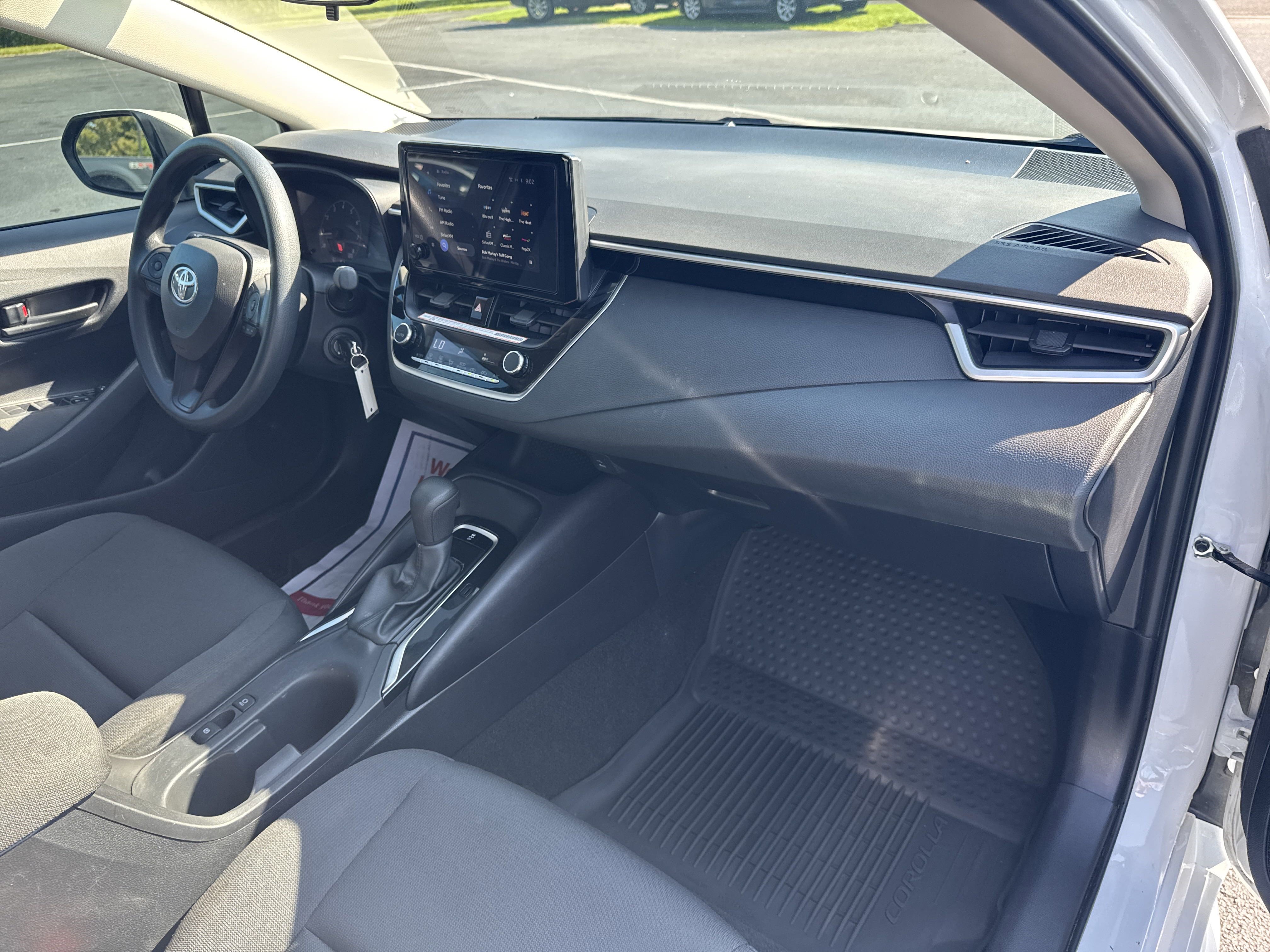 Used 2025 Toyota Corolla LE FWD image 33