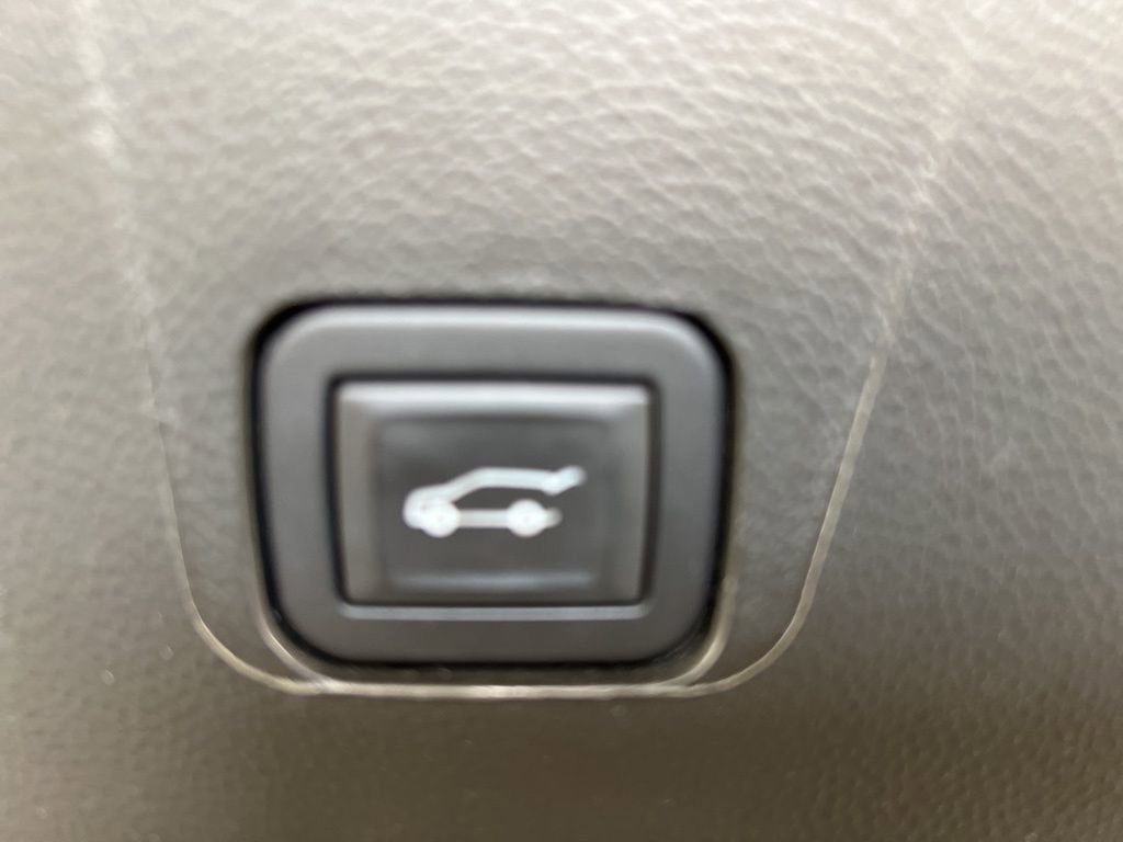 Used 2023 Chevrolet Traverse LT w/ Rear Camera Mirror Package AWD/4WD image 17