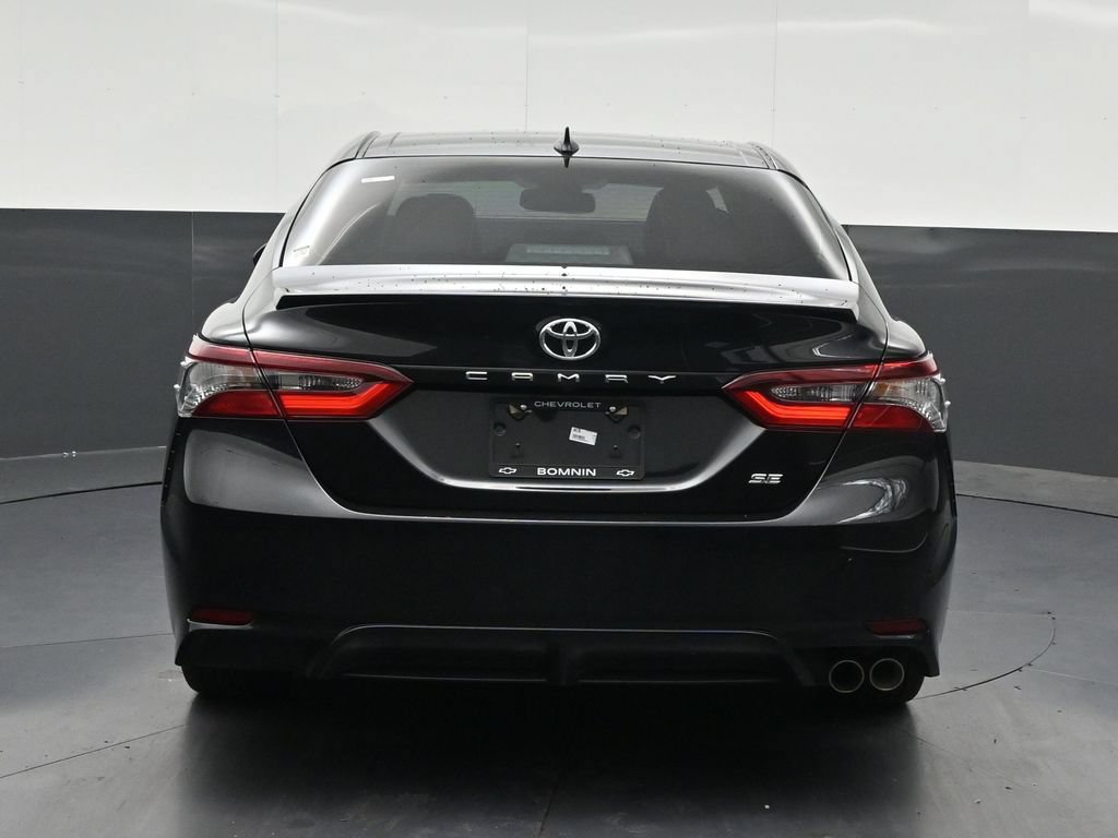Used 2022 Toyota Camry SE w/ Audio Upgrade Package FWD image 4