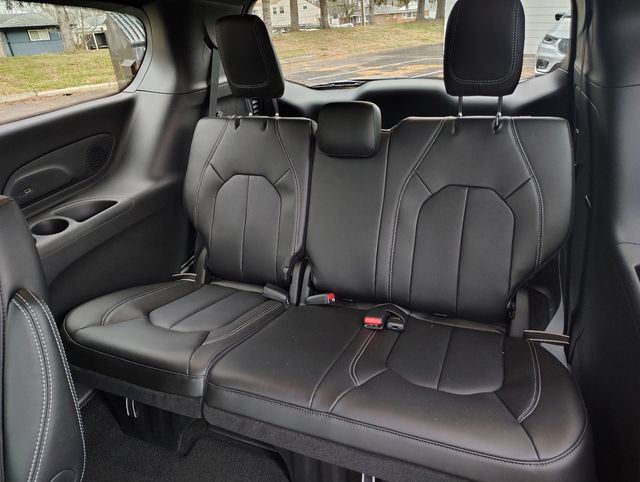 New 2026 Chrysler Pacifica Select FWD image 33